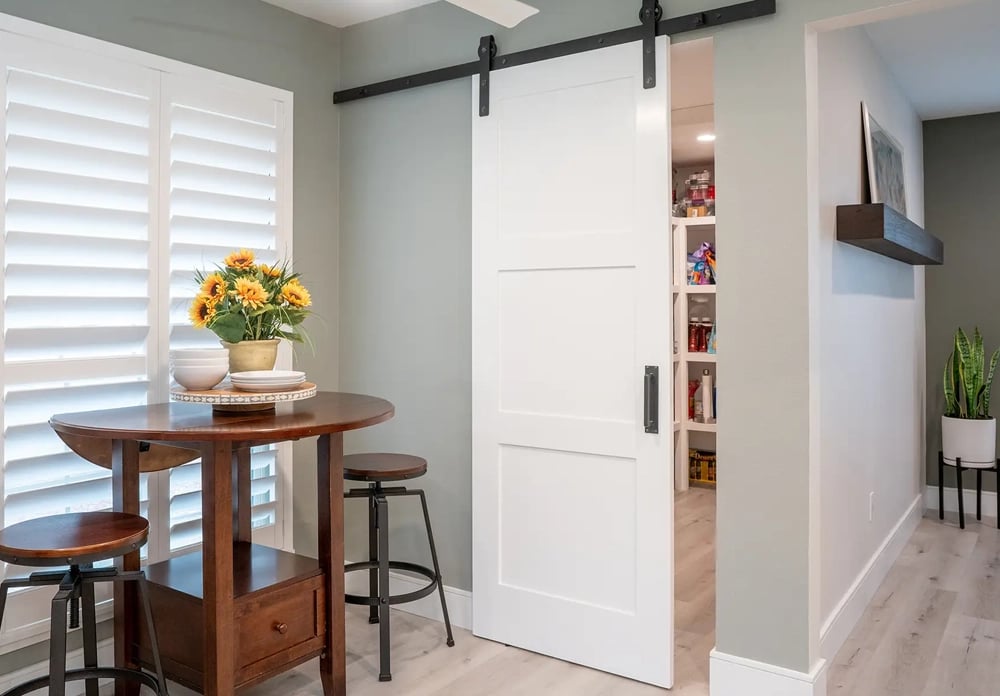 walk-in-pantry