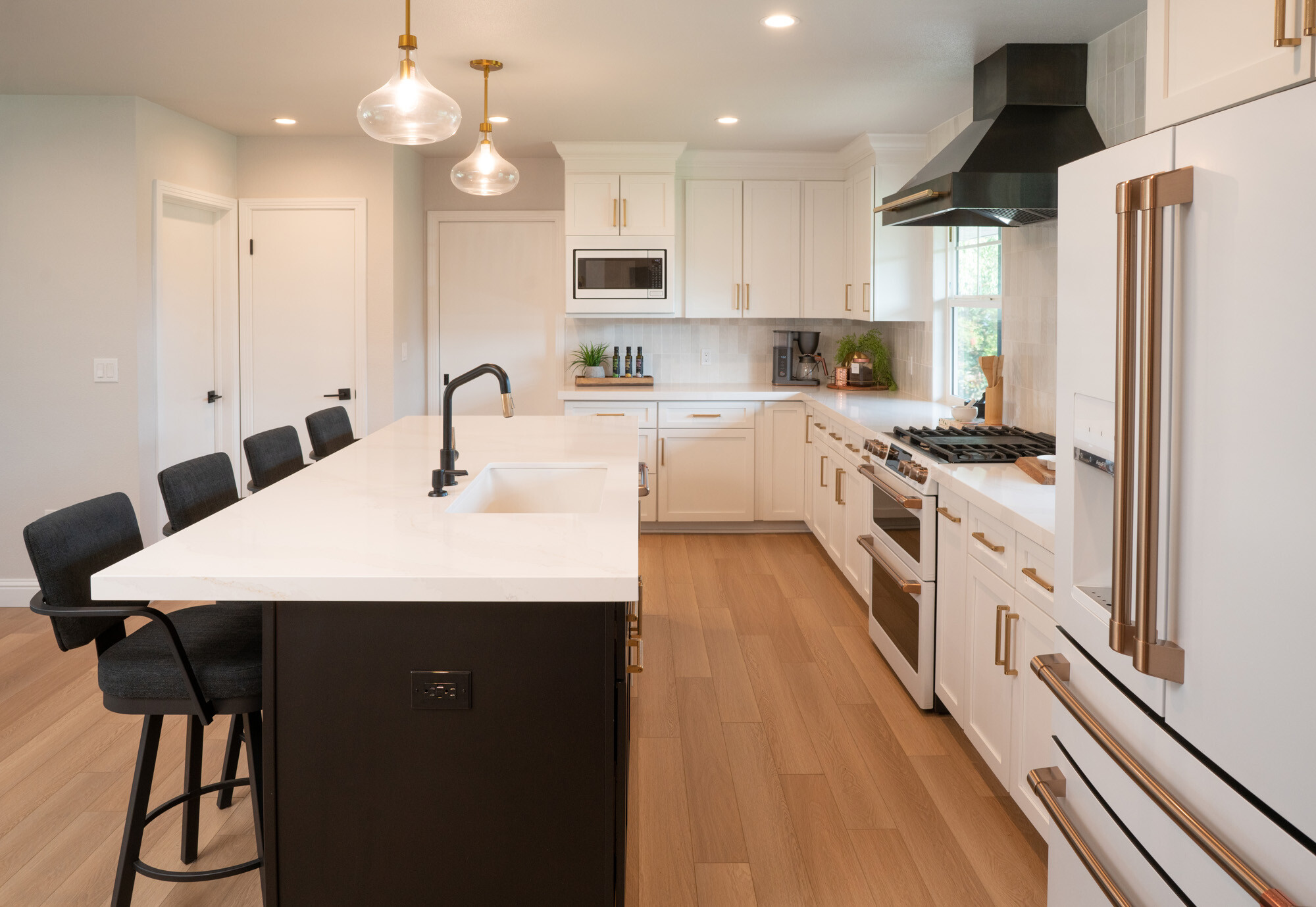Fresno kitchen remodel by Imagine Remodeling with island and seating
